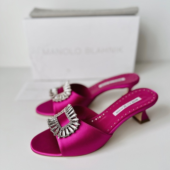 ✨New MANOLO BLAHNIK Laalita Satin Crystal Buckle Open Toe Mule Sandals Size 37.5 - Picture 3 of 16